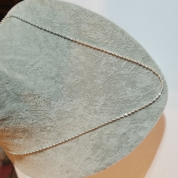 Gorgeous 925 silver chain necklace. Excellent like new condition - Picture 4 of 8